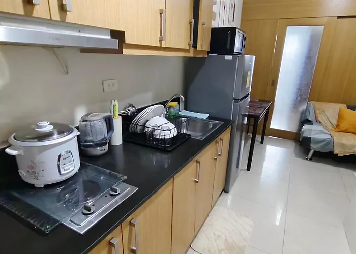 Moa With Balcony Pool View 2 Beds Apartment Manila