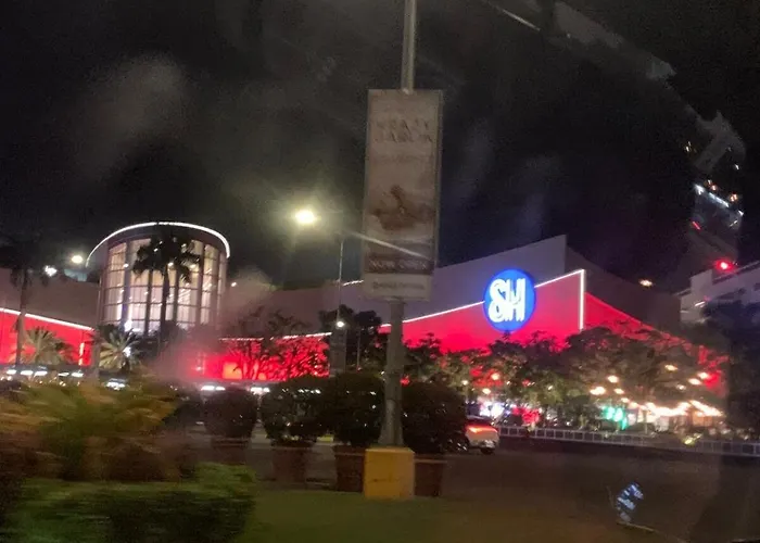 Moa With Balcony Pool View 2 Beds * Manila