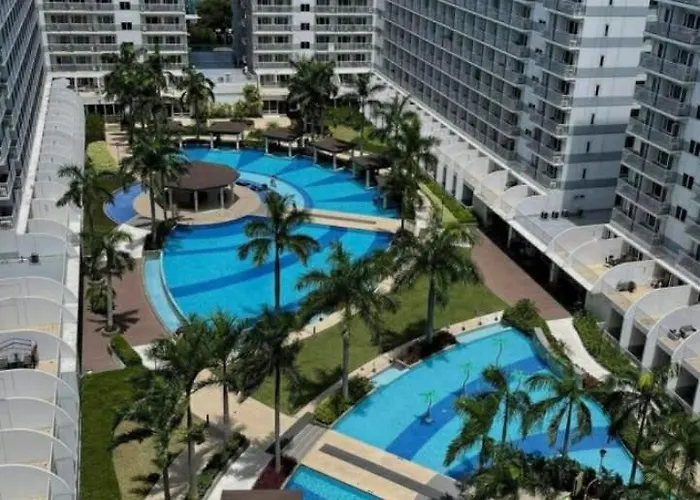 Moa With Balcony Pool View 2 Beds Manila