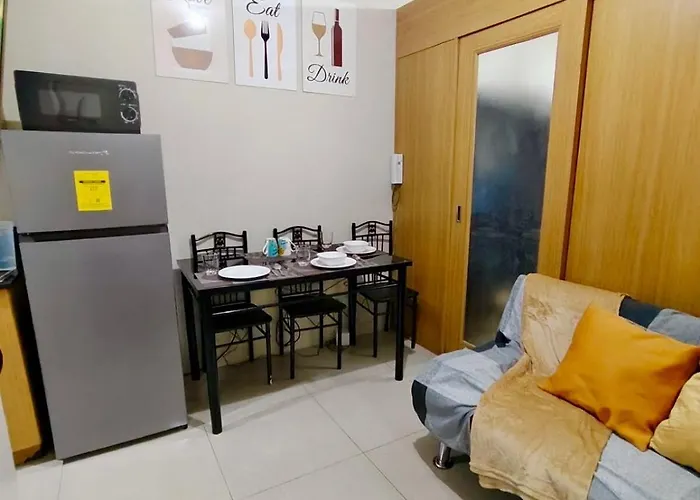 Moa With Balcony Pool View 2 Beds Apartment Manila