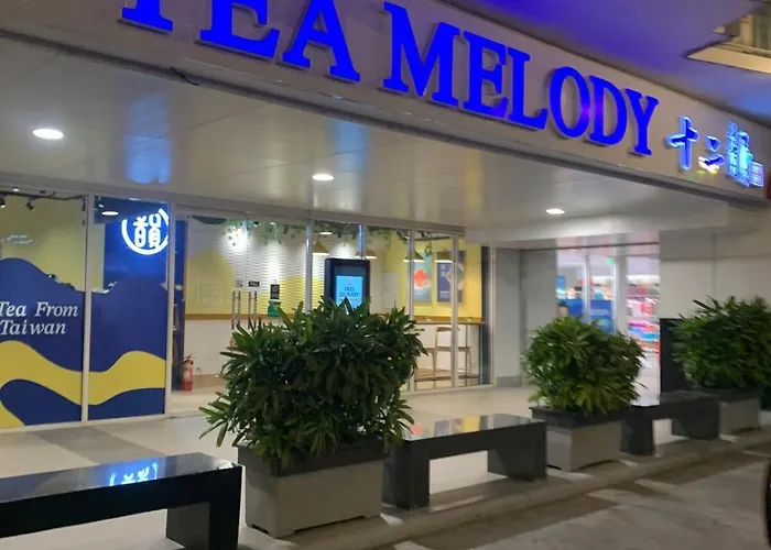 Moa With Balcony Pool View 2 Beds Manila